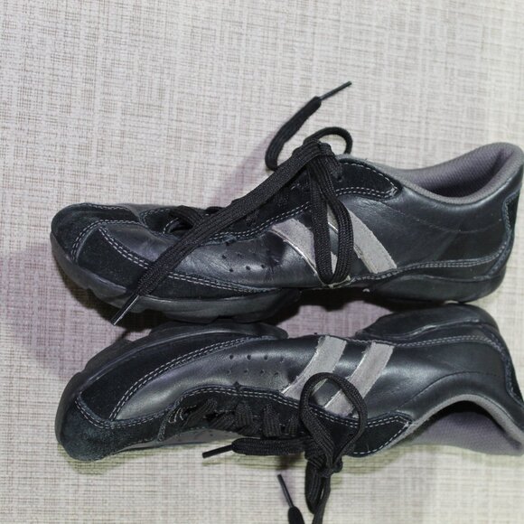 Sketchers Size 7.5 Black Leather Upper Sneakers - Picture 3 of 6